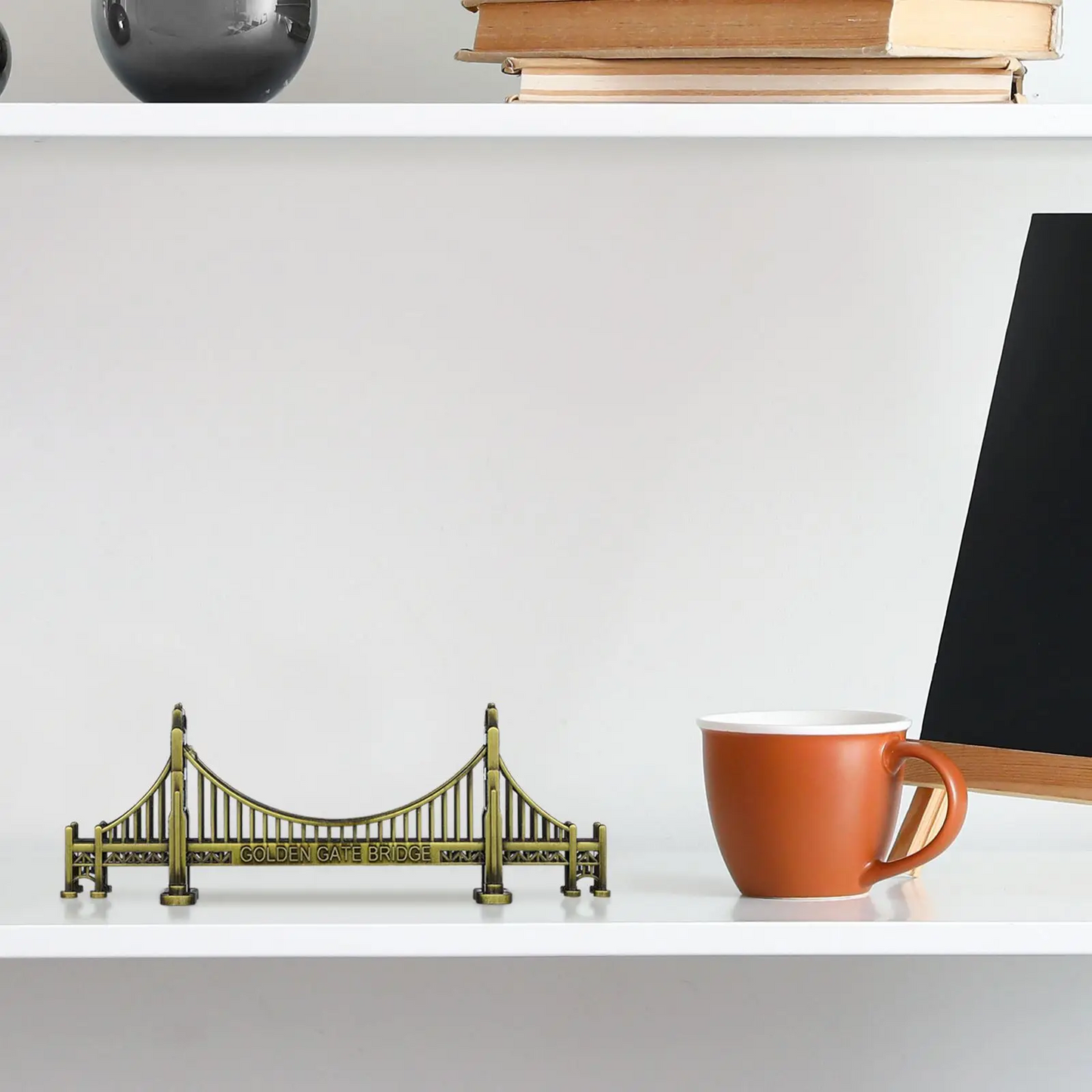 Golden Gate Bridge Metal Statue – Elegant Landmark Replica